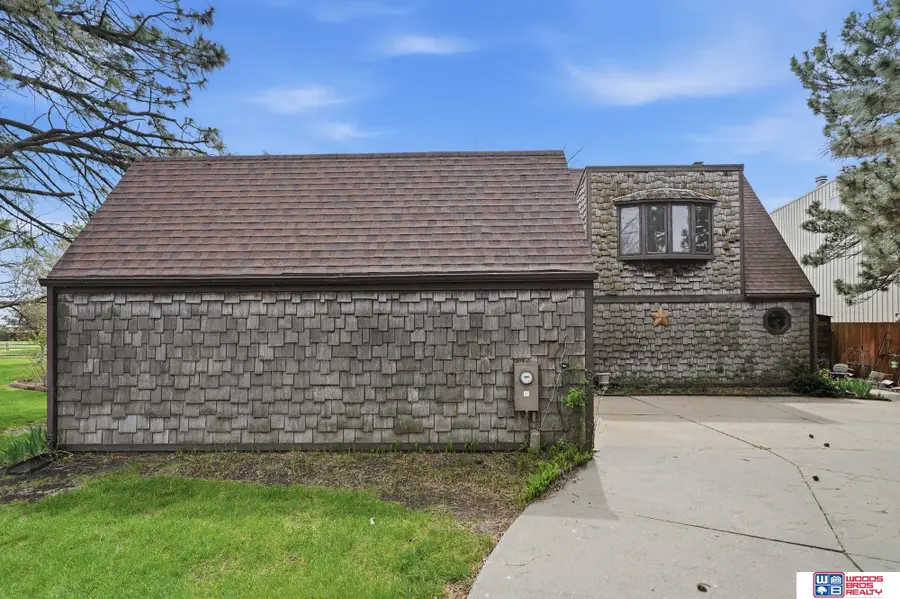 592 W Lakeshore Drive, Lincoln, NE 68528 - #3