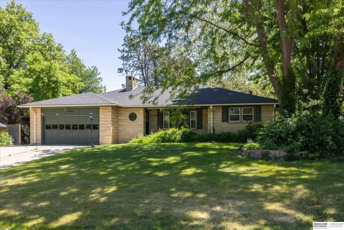 1524 Skyline Drive, Lincoln, NE 68506 - #1