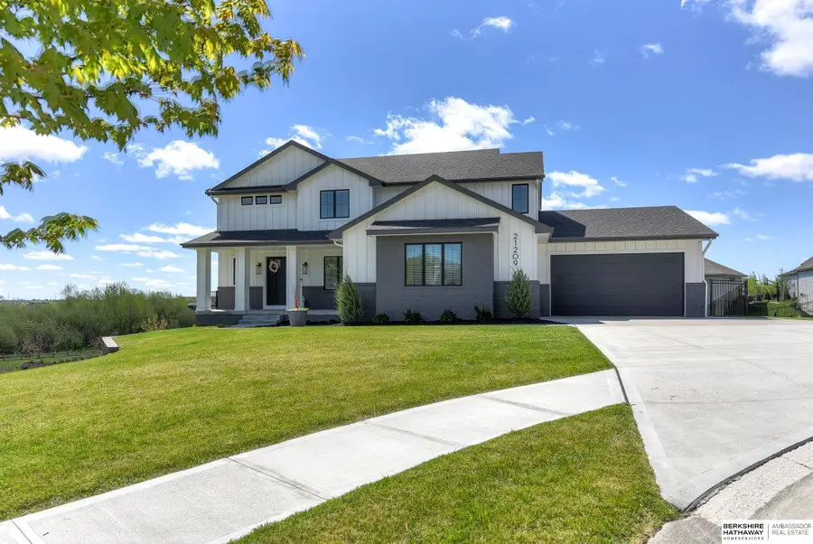 21209 Walnut Circle, Elkhorn, NE 68022 - #3