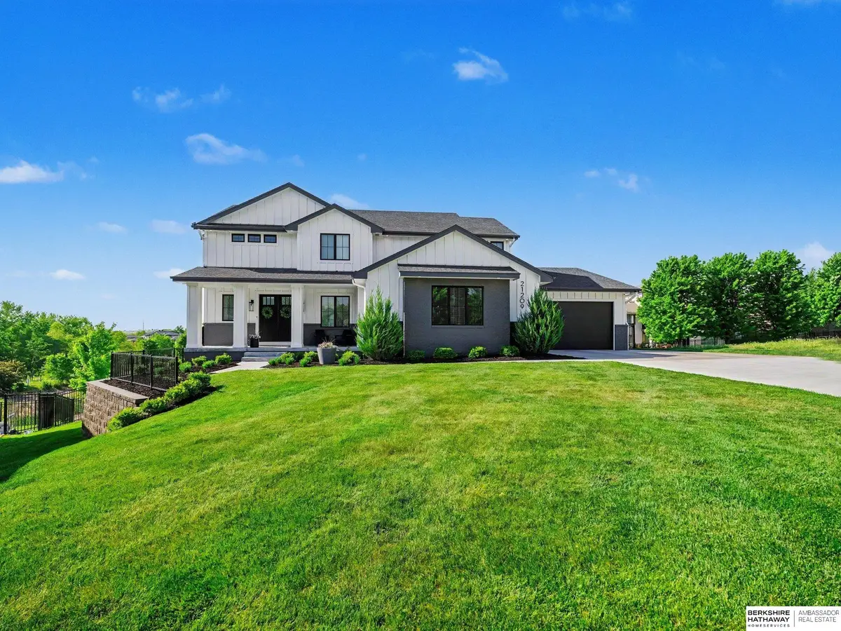 21209 Walnut Circle, Elkhorn, NE 68022 - #1