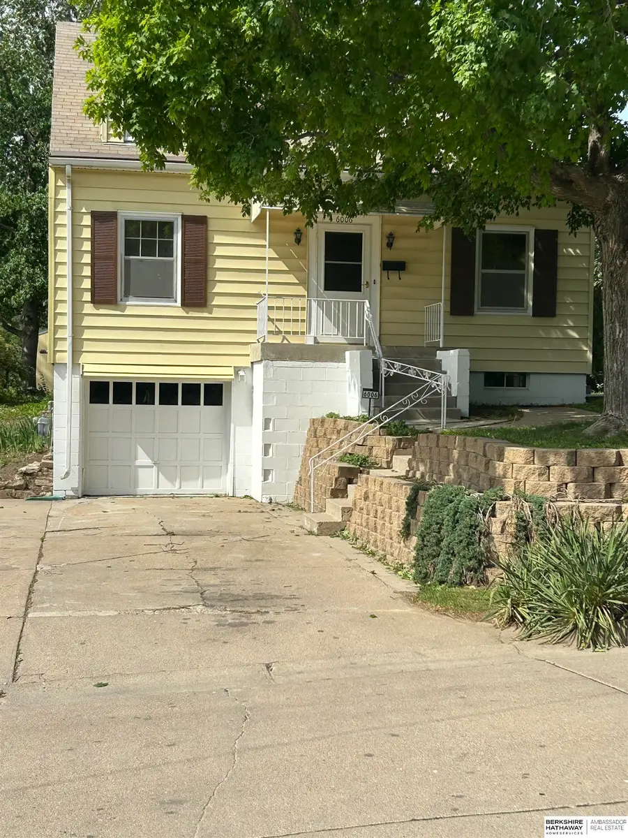 6006 Parker Street, Omaha, NE 68104 - #2