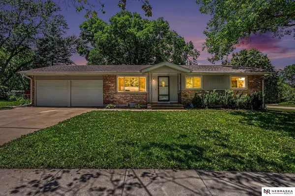 901 Driftwood Drive, Lincoln, NE 68510