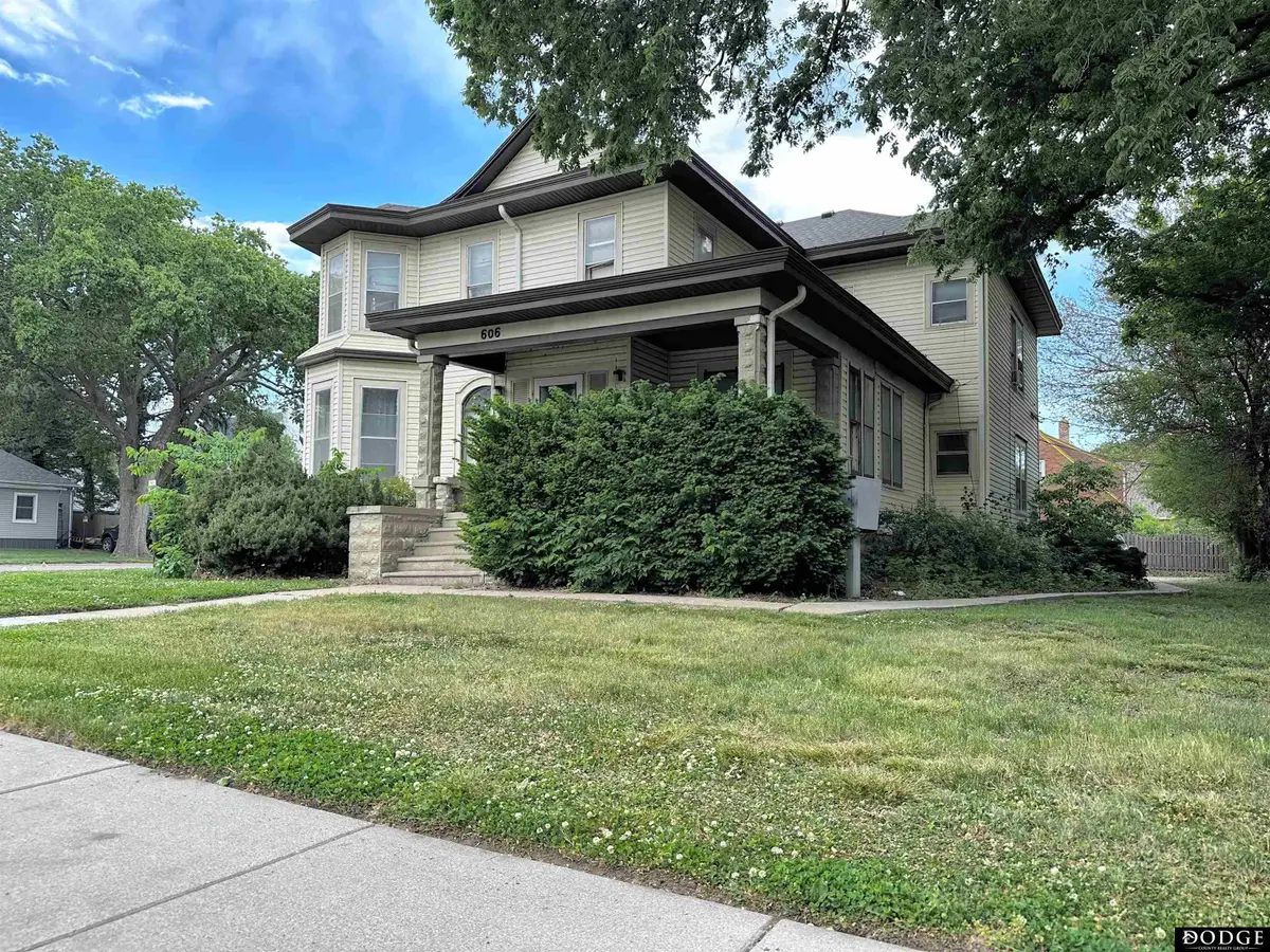 606 E Military Avenue, Fremont, NE 68025 - #1