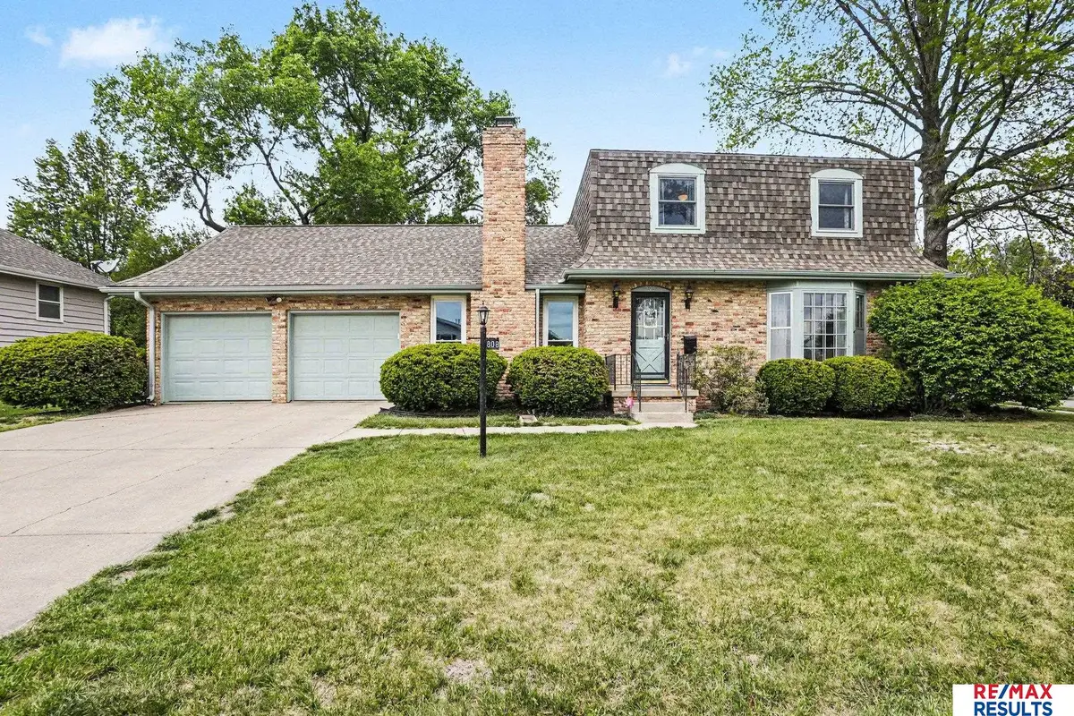 808 Hogan Drive, Papillion, NE 68046 - #1