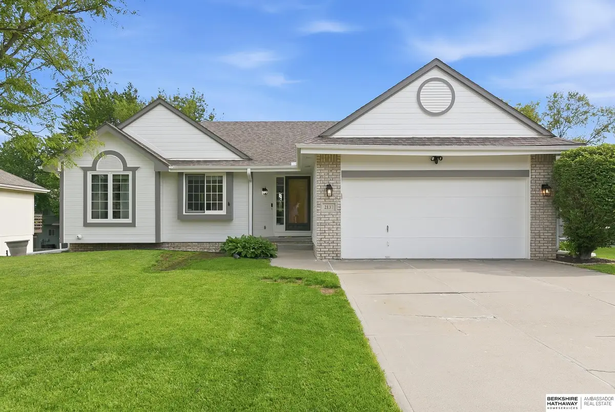2137 Cobblestone Road, Papillion, NE 68133 - #1