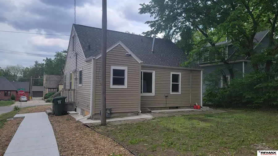 3027 S 48th Street, Lincoln, NE 68506 - #3