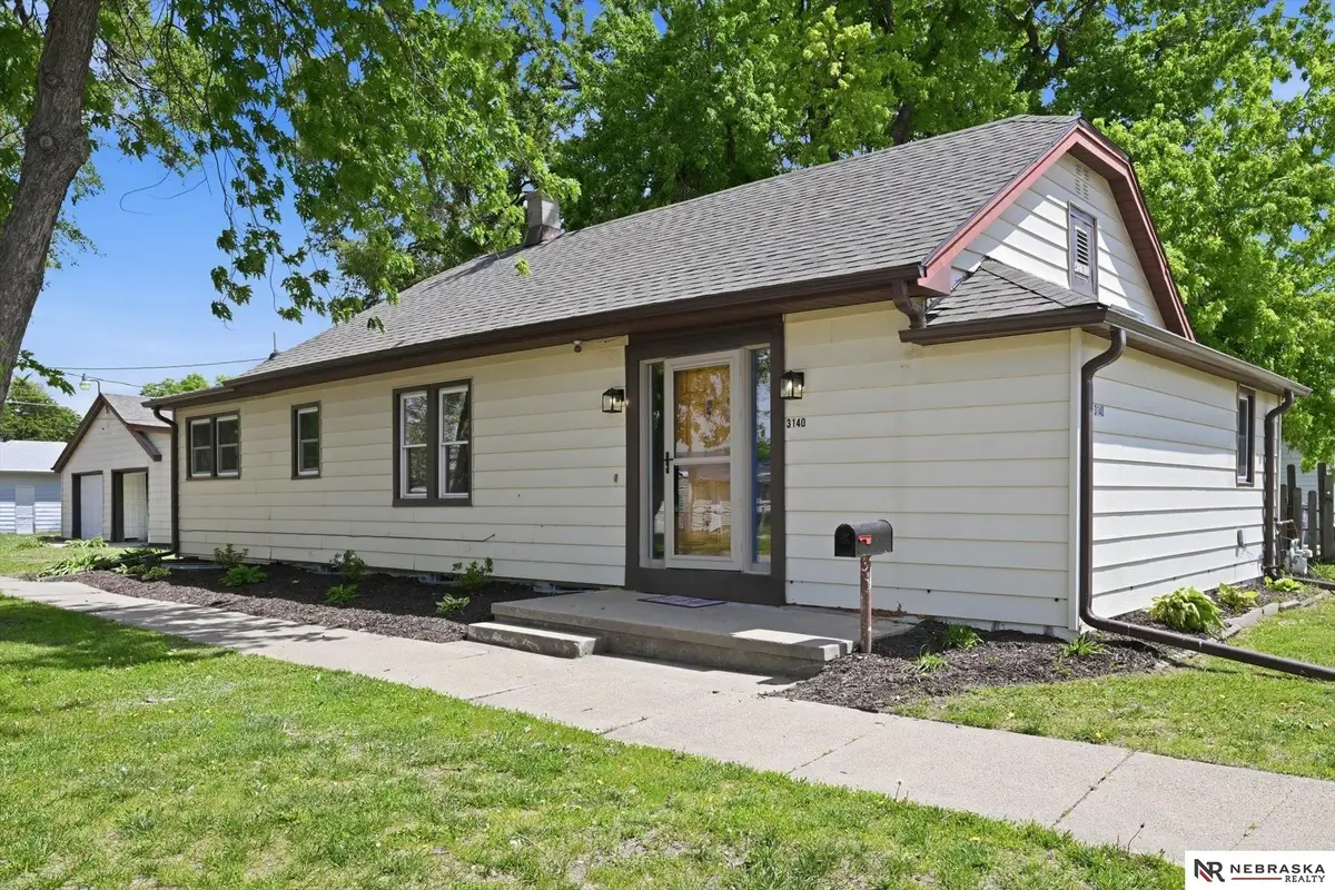 3140 4th Avenue, Council Bluffs, IA 51501 - #1
