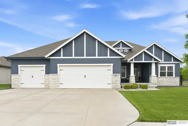 18610 Hampton Drive, Omaha, NE 68136