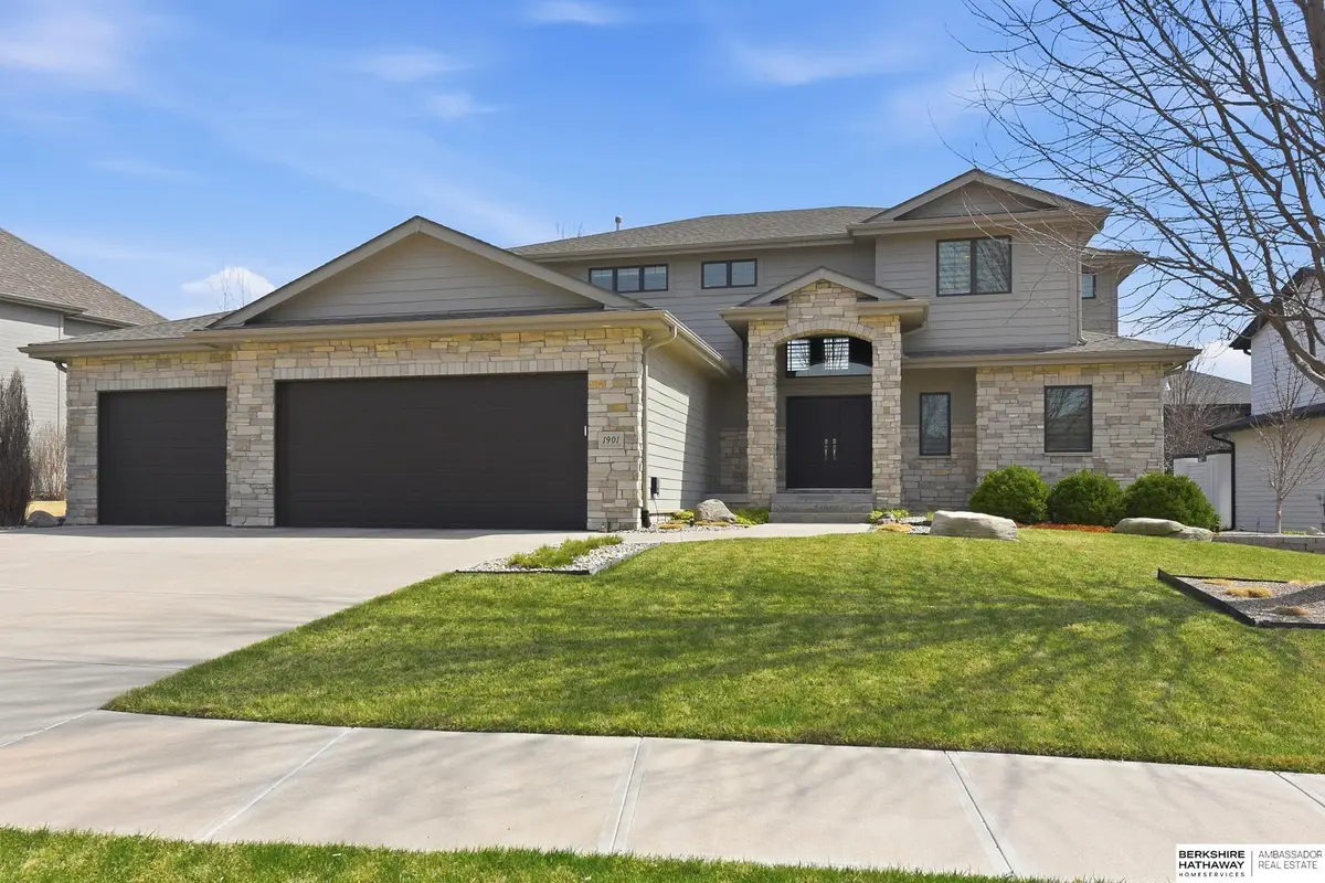 1901 S 220th Avenue, Elkhorn, NE 68022 - #1
