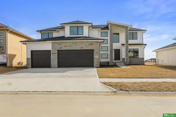 11040 S 220th Street, Gretna, NE 68028