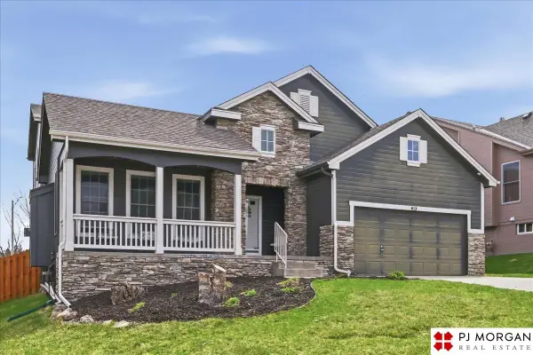 613 S 180 Avenue, Elkhorn, NE 68022