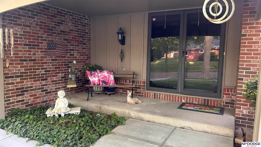 1621 Broadmoore Drive, Lincoln, NE 68506 - #2