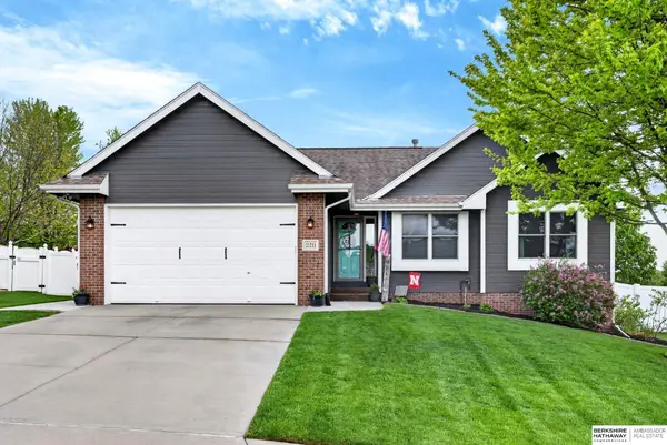 21211 Mcclellan Drive, Gretna, NE 68028