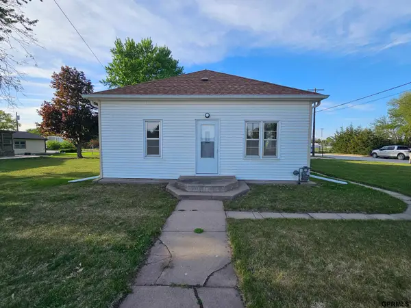 321 E Johnson Street, Clay Center, NE 68933