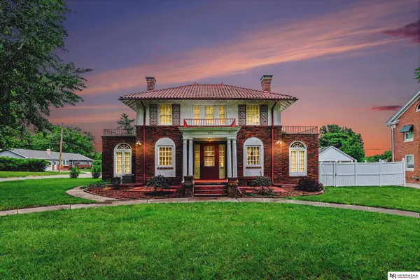 2422 Lane Street, Falls City, NE 68355