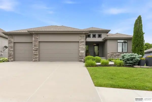 19025 Cuming Circle, Omaha, NE 68022