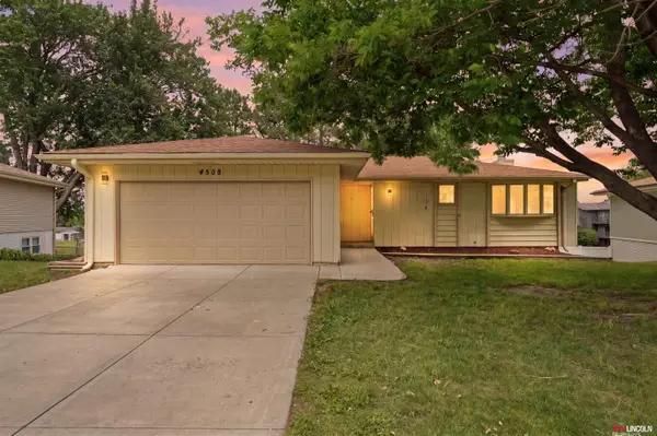 4508 Hallcliffe Road, Lincoln, NE 68516