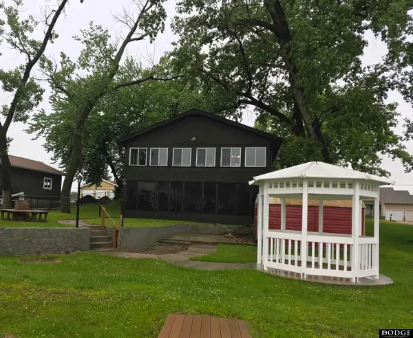 33 Lakewood Drive, Columbus, NE 68601