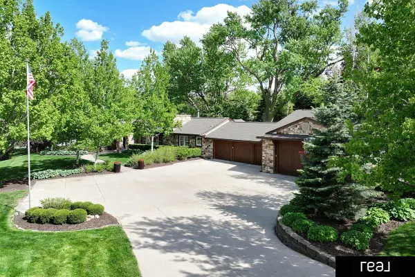 805 Ridgewood Avenue, Omaha, NE 68114