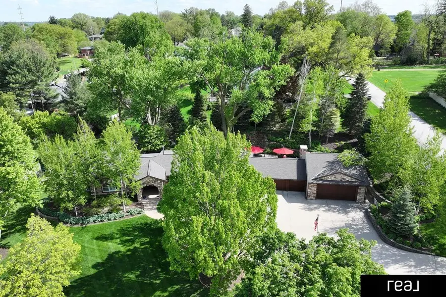 805 Ridgewood Avenue, Omaha, NE 68114 - #3
