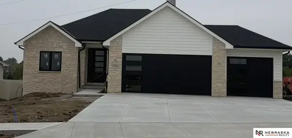 10021 S 180th Avenue Circle, Omaha, NE 68136
