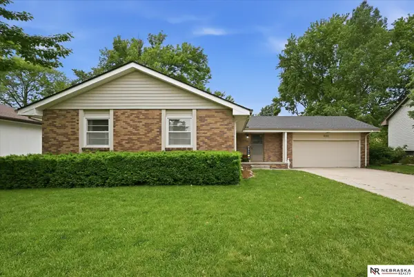528 S 215th Street, Elkhorn, NE 68022