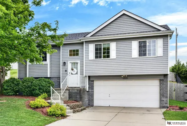 1201 Devon Drive, Papillion, NE 68046