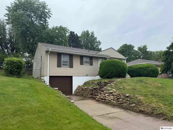 2820 S 76th Avenue, Omaha, NE 68124
