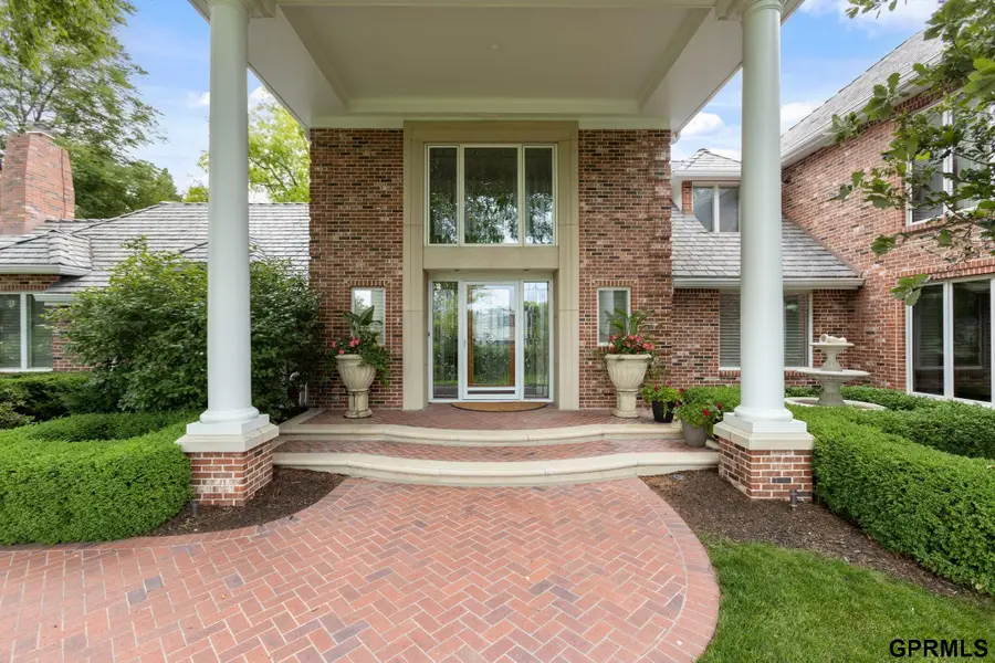 843 S 96 Street, Omaha, NE 68114 - #3