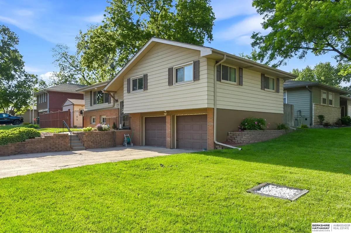 4452 Shady Lane Circle, Omaha, NE 68105 - #1
