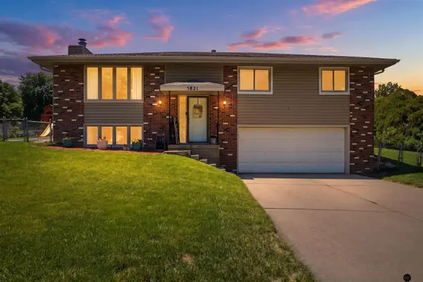 5821 Deerwood Drive, Lincoln, NE 68516