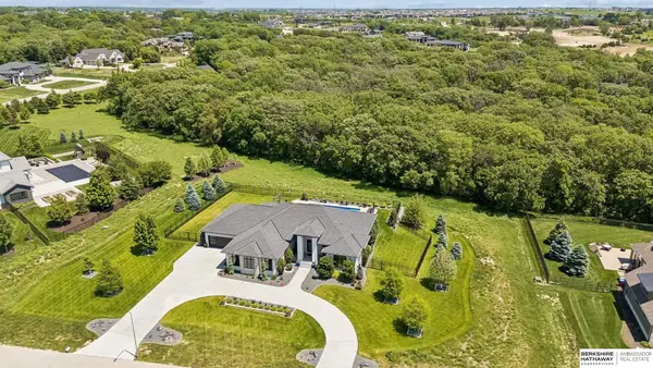 4215 S 230th Plaza, Elkhorn, NE 68022