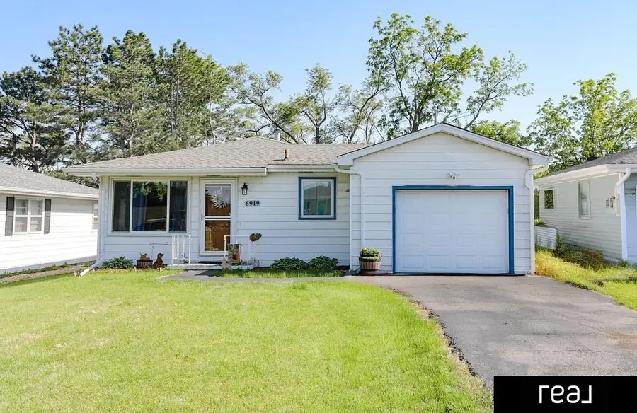 6919 B Street, Omaha, NE 68106 - #2