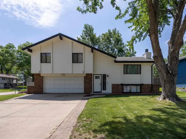 8733 Bayberry Road, La Vista, NE 68128