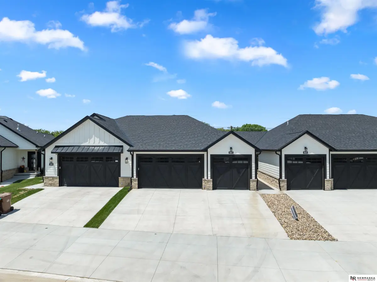 9127 Hillcrest Trail, Lincoln, NE 68520 - #1