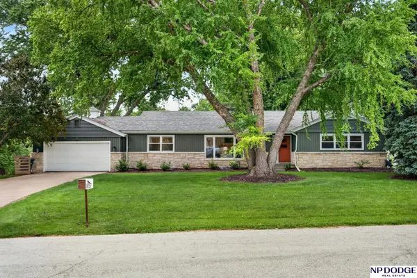 8757 Shamrock Road, Omaha, NE 68114