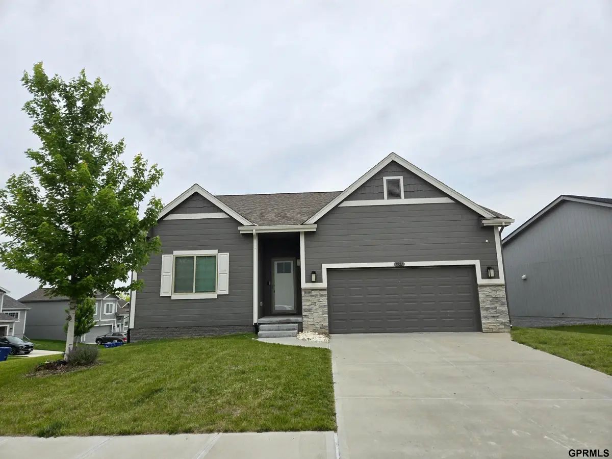 7921 N 149 Street, Bennington, NE 68007 - #1