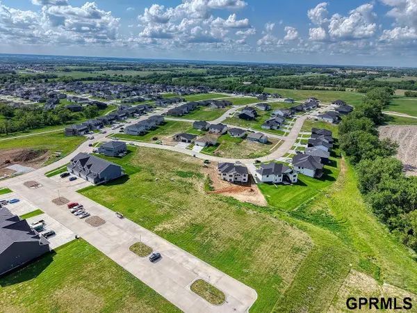 1901 Titan Place, Hickman, NE 68372
