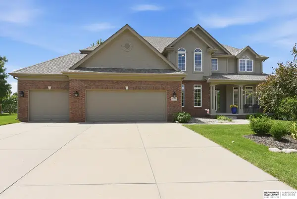 16163 Pinkney Street, Omaha, NE 68116