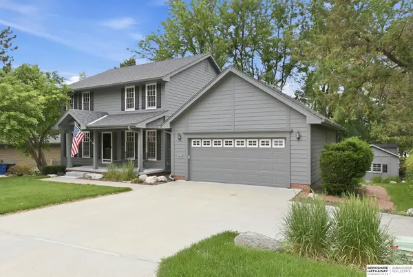 10552 Forrest Drive, Omaha, NE 68124