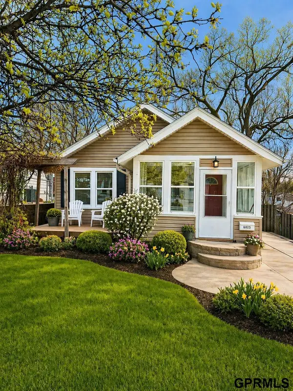 6025 Parker Street, Omaha, NE 68104