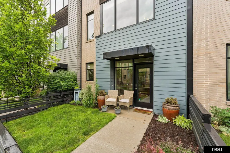 1207 S 10 Court, Omaha, NE 68108 - #2