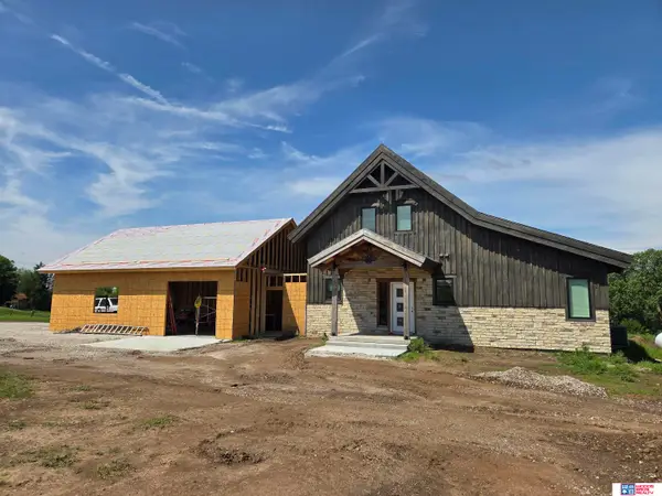 1385 Lakeview Lane, Beatrice, NE 68310