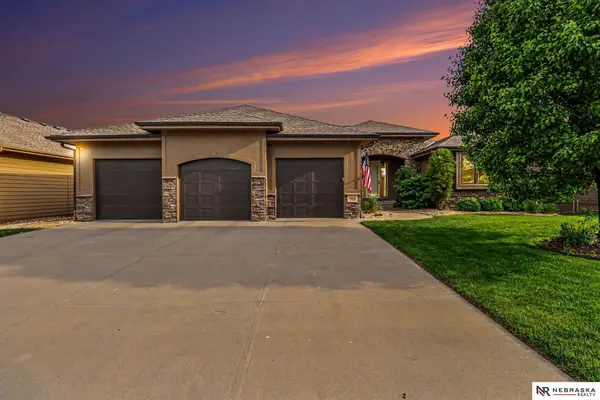 19615 Brookside Lane, Gretna, NE 68028