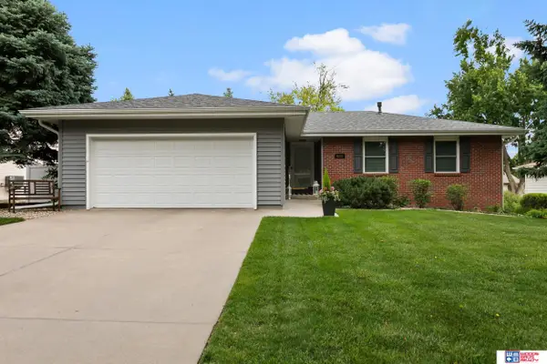 6111 Fleetwood Drive, Lincoln, NE 68516