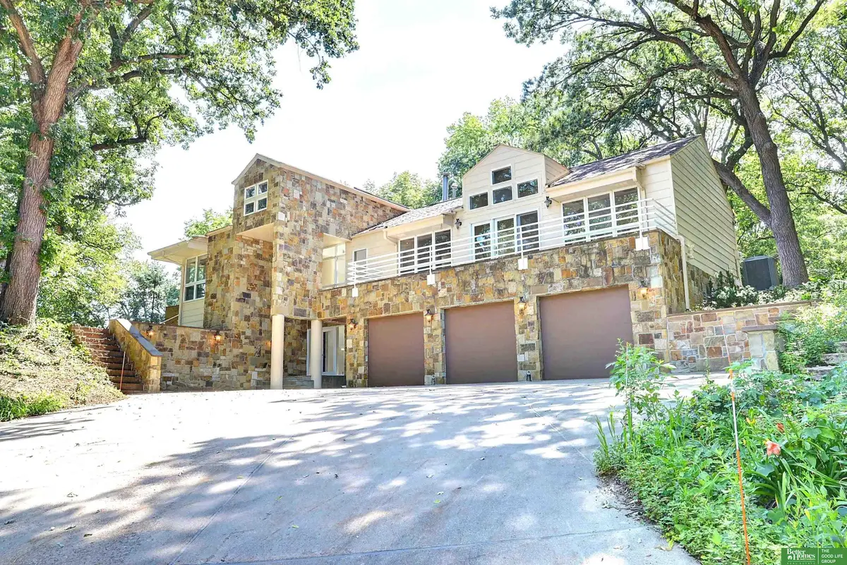6018 Country Club Oaks Plaza, Omaha, NE 68152 - #1