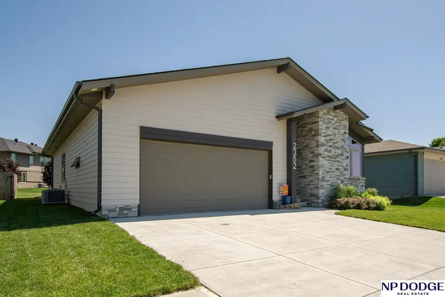 2352 Landing Lane, Blair, NE 68008 - #2