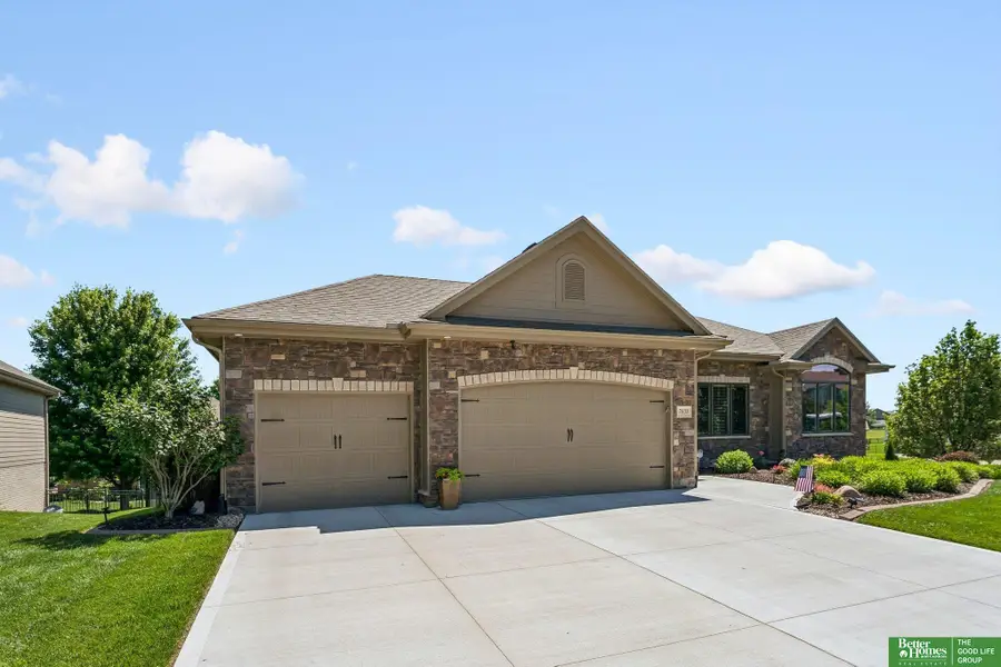 7608 Crawford Street, Papillion, NE 68046 - #3
