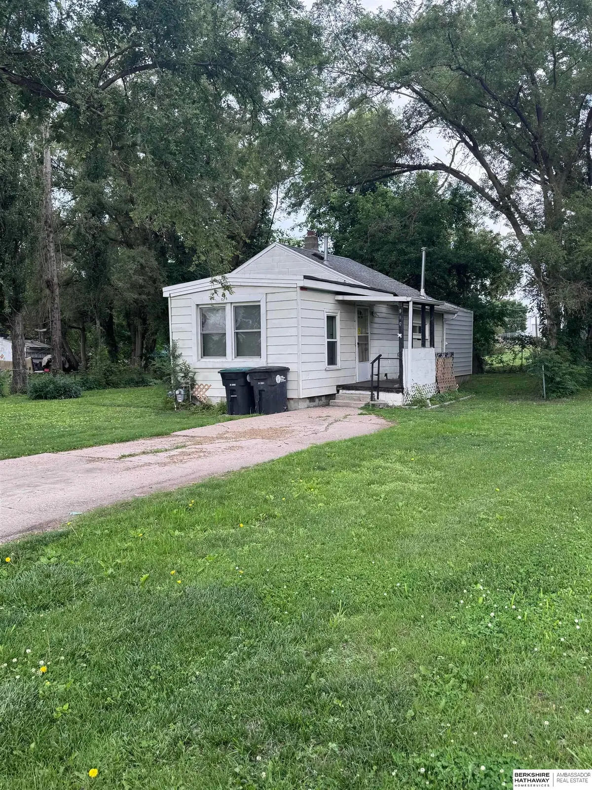 910 E Camden Avenue, Omaha, NE 68110 - #1