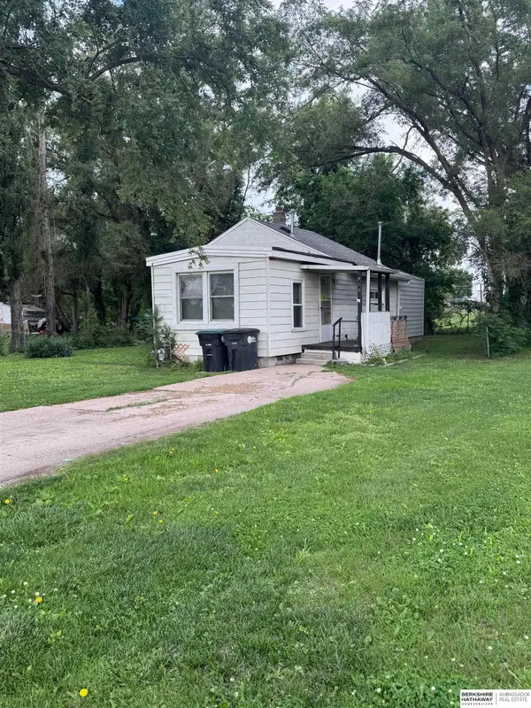 910 E Camden Avenue, Omaha, NE 68110